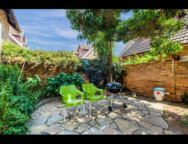 4 BEDROOM TOWNHOUSE FOR SALE IN BROMHOF